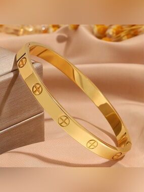 18K Gold Plated Screw Cross Design Bracelet Tarnish Resistant